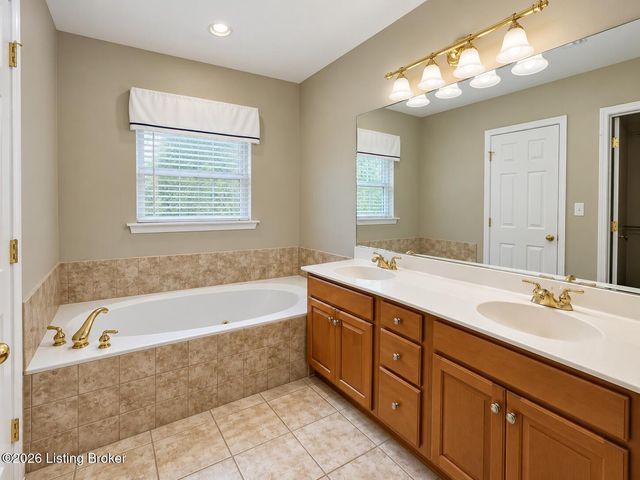 9605 Applewood Ct, Crestwood, KY 40014