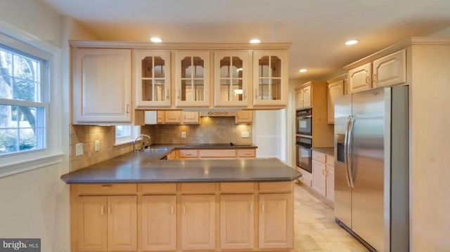 8002 BIRNAM WOOD DR, Mclean, VA 22102