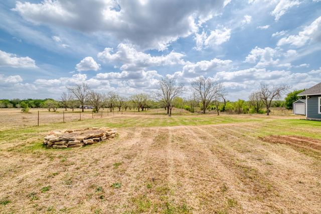 2950 County Road 484 RD, Elgin, TX 78621