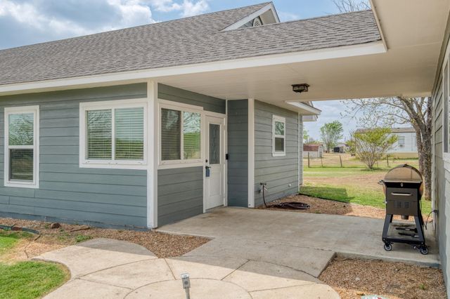 2950 County Road 484 RD, Elgin, TX 78621