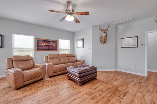 2950 County Road 484 RD, Elgin, TX 78621