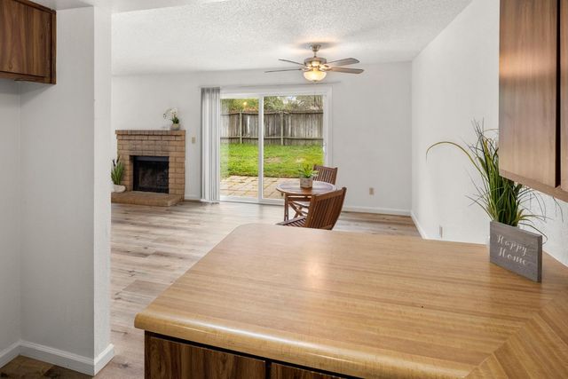 6005 Woodside Dr, Rocklin, CA 95677