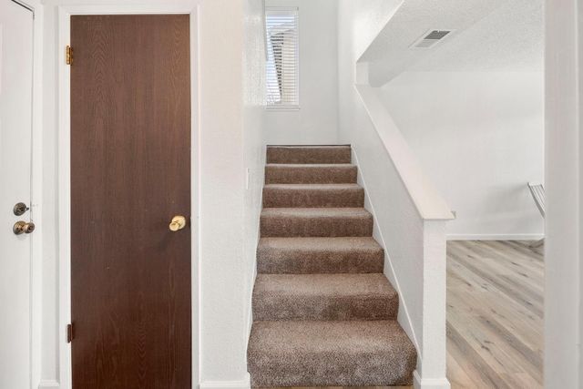 6005 Woodside Dr, Rocklin, CA 95677