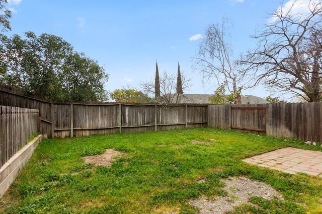 6005 Woodside Dr, Rocklin, CA 95677