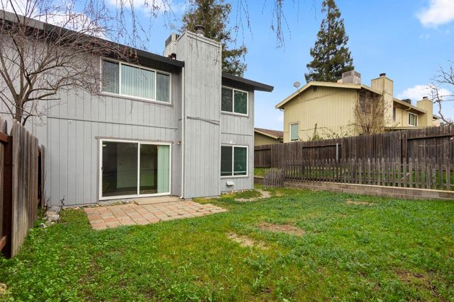 6005 Woodside Dr, Rocklin, CA 95677