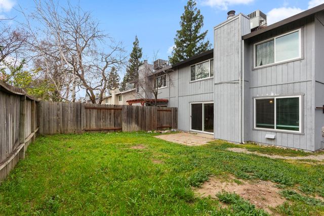 6005 Woodside Dr, Rocklin, CA 95677