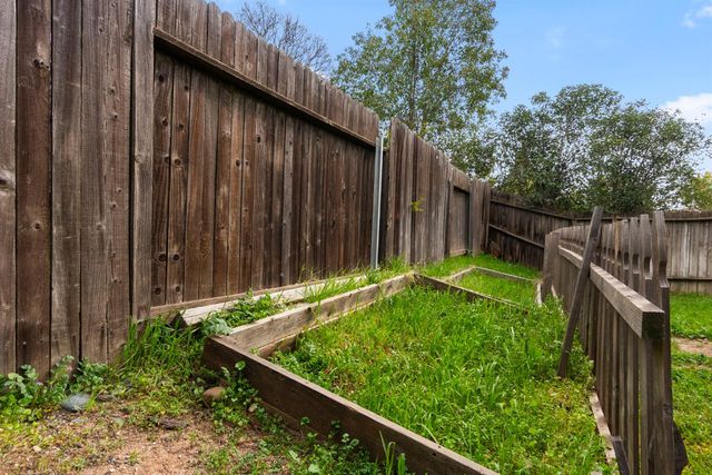 6005 Woodside Dr, Rocklin, CA 95677