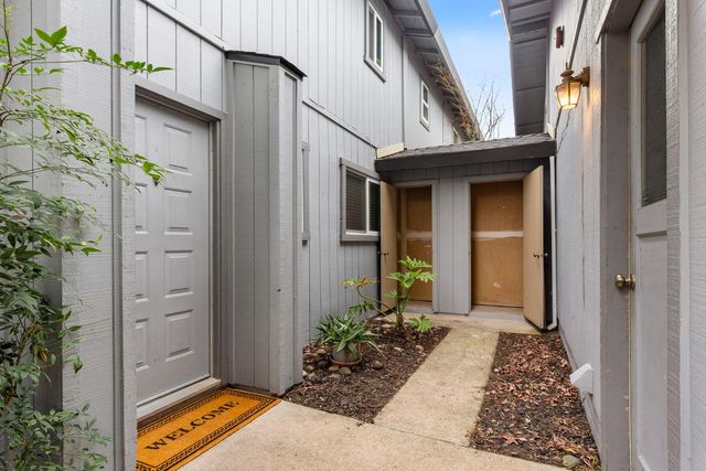 6005 Woodside Dr, Rocklin, CA 95677