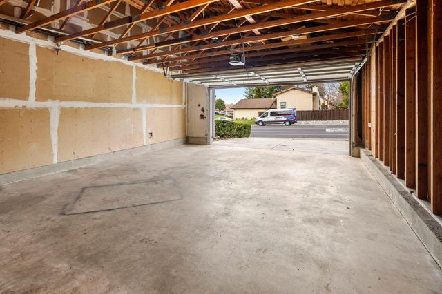 6005 Woodside Dr, Rocklin, CA 95677