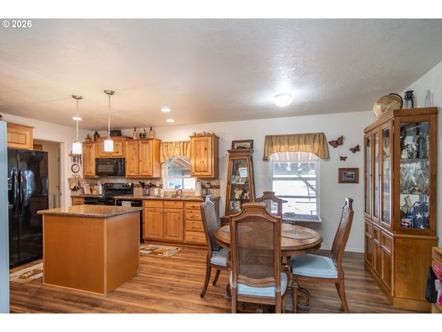 180 NESTUCCA Ln, Roseburg, OR 97471