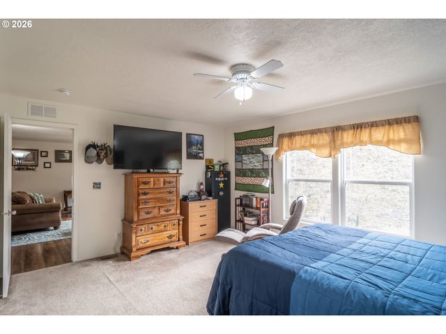 180 NESTUCCA Ln, Roseburg, OR 97471