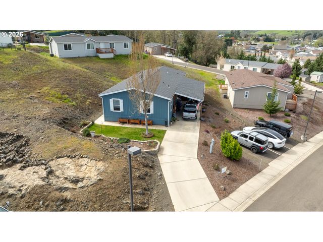 180 NESTUCCA Ln, Roseburg, OR 97471
