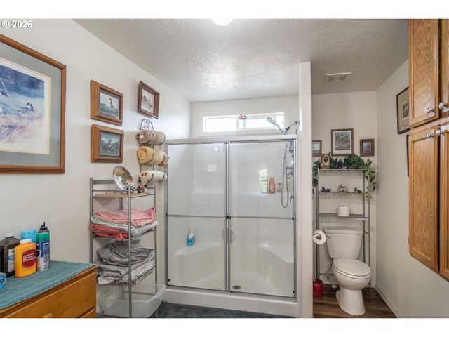 180 NESTUCCA Ln, Roseburg, OR 97471