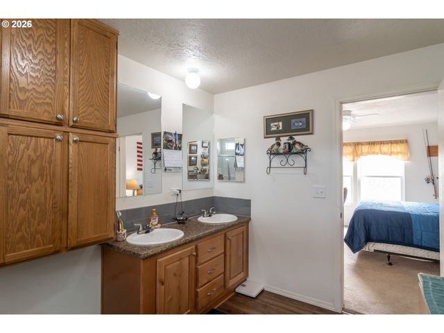 180 NESTUCCA Ln, Roseburg, OR 97471