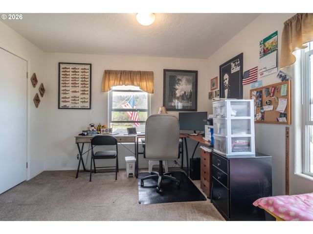 180 NESTUCCA Ln, Roseburg, OR 97471