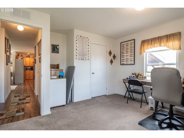 180 NESTUCCA Ln, Roseburg, OR 97471