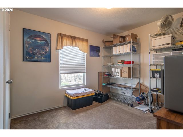 180 NESTUCCA Ln, Roseburg, OR 97471