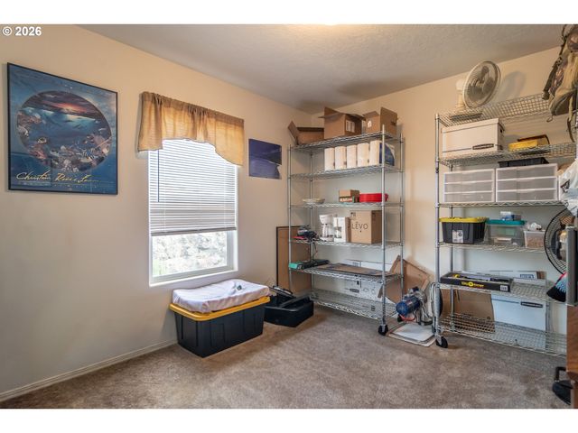 180 NESTUCCA Ln, Roseburg, OR 97471