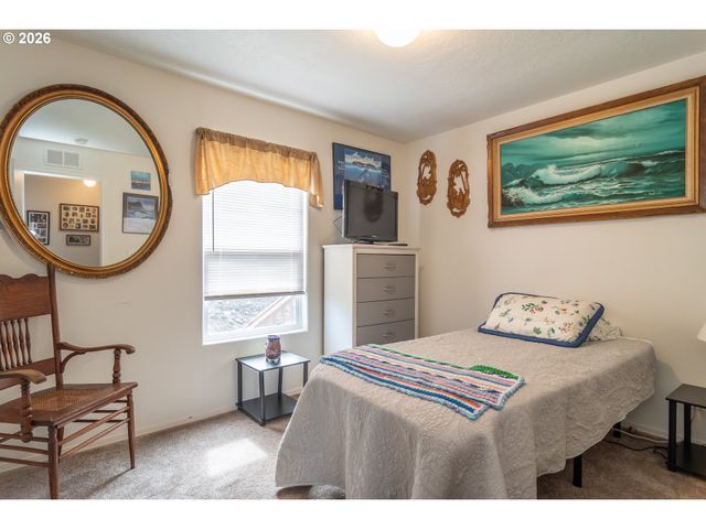 180 NESTUCCA Ln, Roseburg, OR 97471