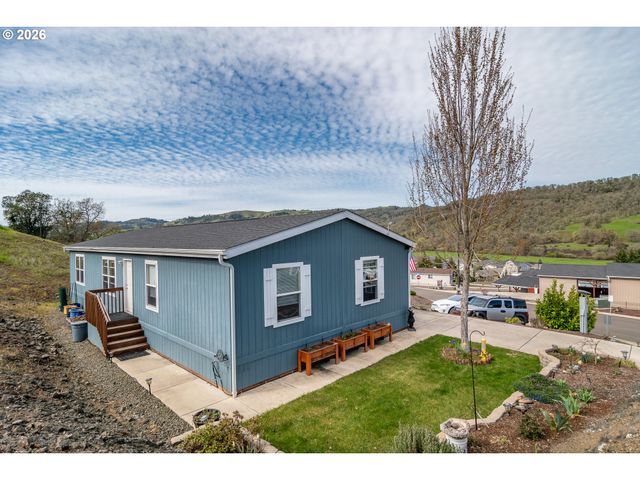 180 NESTUCCA Ln, Roseburg, OR 97471
