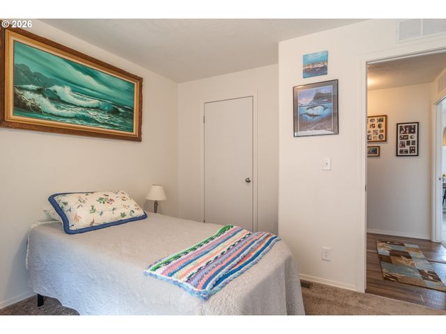 180 NESTUCCA Ln, Roseburg, OR 97471