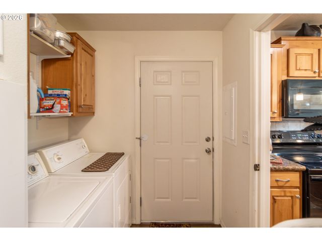 180 NESTUCCA Ln, Roseburg, OR 97471