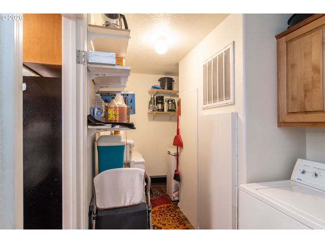 180 NESTUCCA Ln, Roseburg, OR 97471