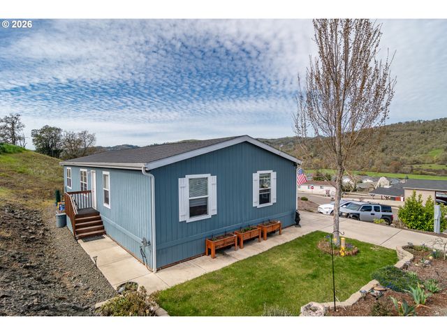 180 NESTUCCA Ln, Roseburg, OR 97471