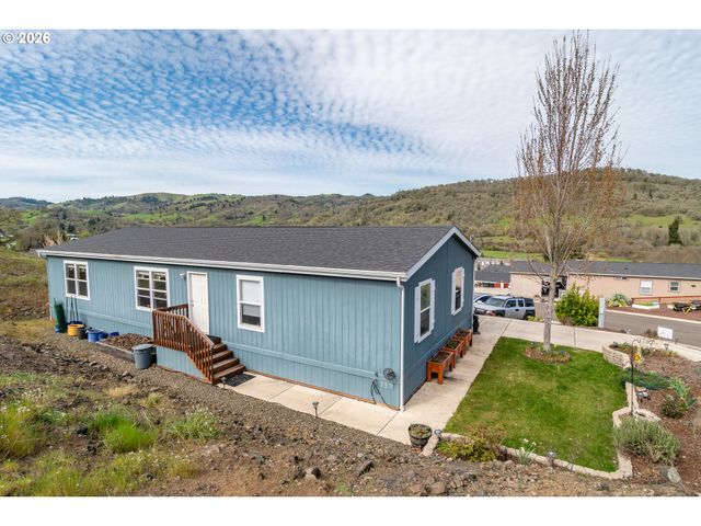 180 NESTUCCA Ln, Roseburg, OR 97471