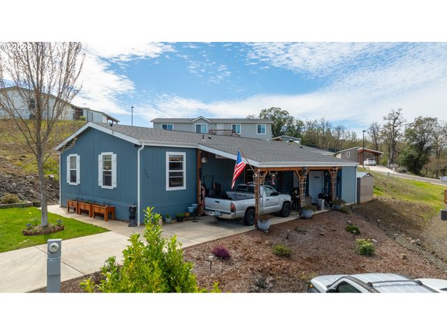 180 NESTUCCA Ln, Roseburg, OR 97471