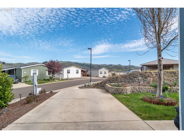 180 NESTUCCA Ln, Roseburg, OR 97471
