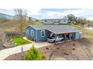 180 NESTUCCA Ln, Roseburg, OR 97471