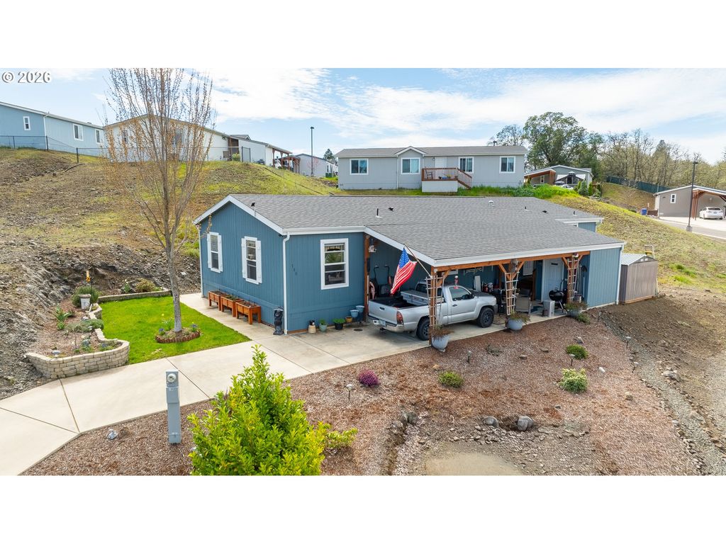180 NESTUCCA Ln, Roseburg, OR 97471