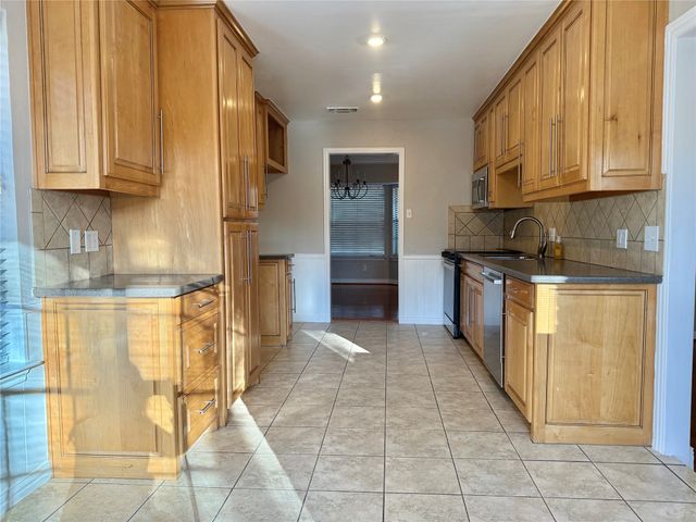 4804 Fawn Valley Court, Arlington, TX 76017