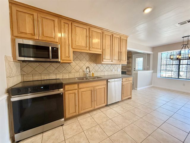 4804 Fawn Valley Court, Arlington, TX 76017