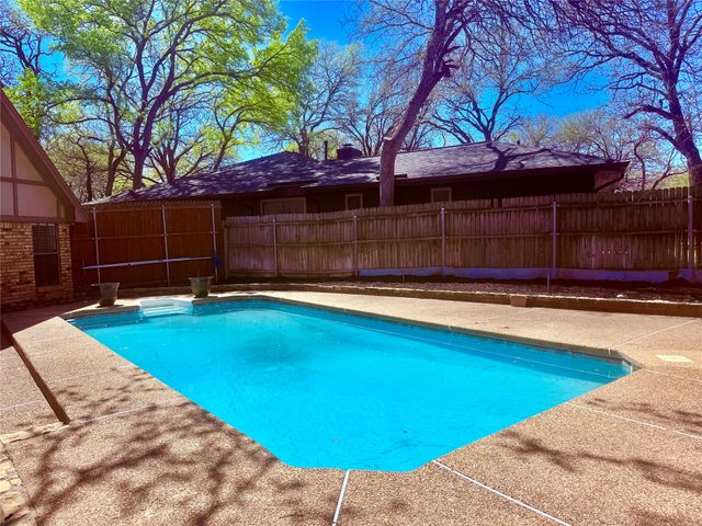 4804 Fawn Valley Court, Arlington, TX 76017