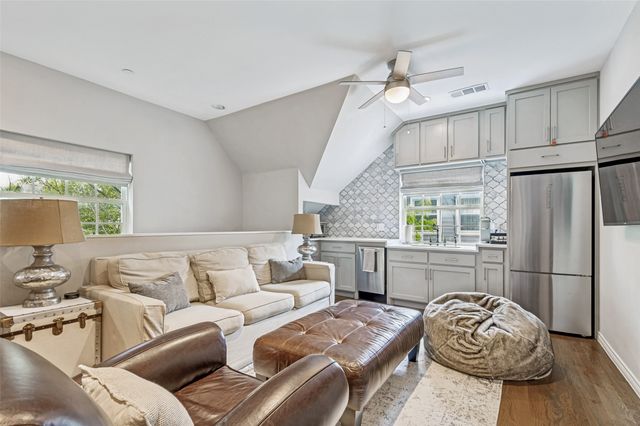 4556 Belclaire Avenue, Highland Park, TX 75205