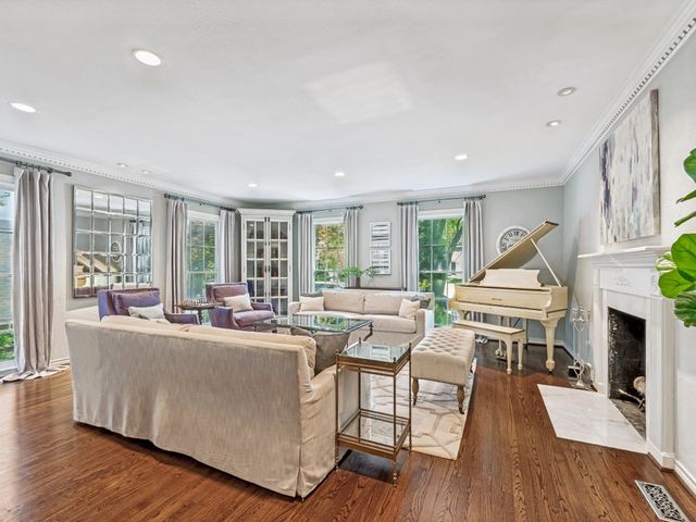 4556 Belclaire Avenue, Highland Park, TX 75205