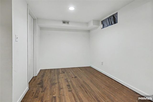 68 16th Avenue, Elmwood Park, NJ 07407