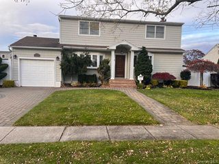 169 N Manhattan Avenue, Massapequa, NY 11758