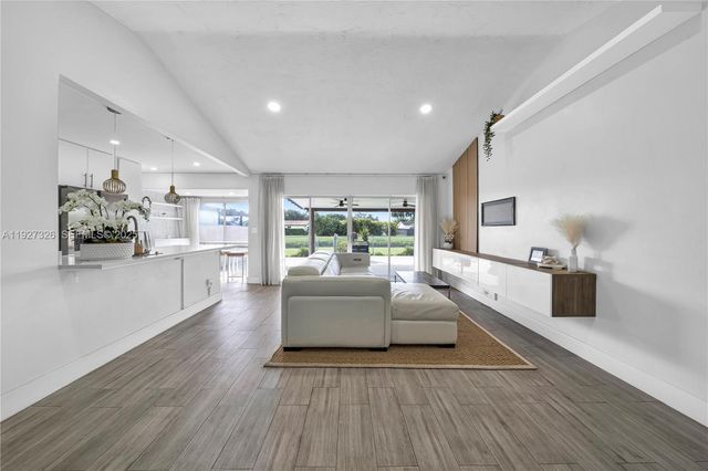 11974 SW 110th St Cir S, Miami, FL 33186