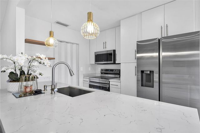 11974 SW 110th St Cir S, Miami, FL 33186