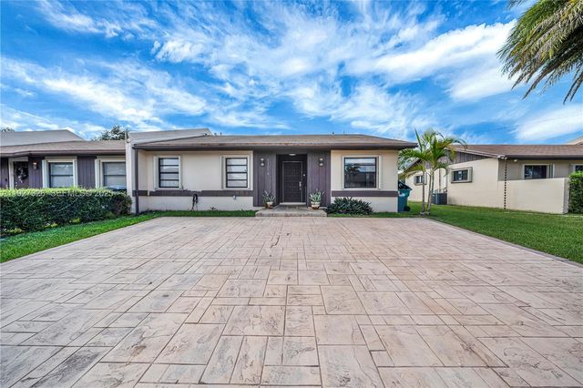 11974 SW 110th St Cir S, Miami, FL 33186