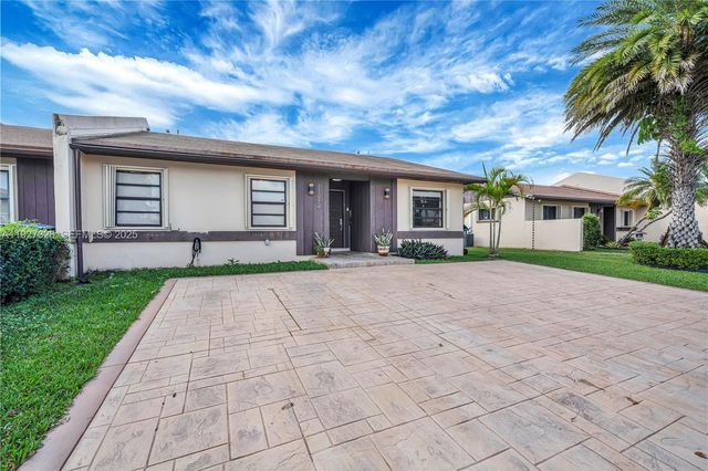 11974 SW 110th St Cir S, Miami, FL 33186