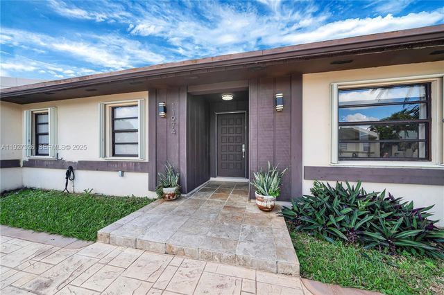 11974 SW 110th St Cir S, Miami, FL 33186