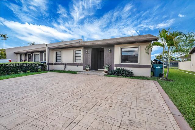 11974 SW 110th St Cir S, Miami, FL 33186