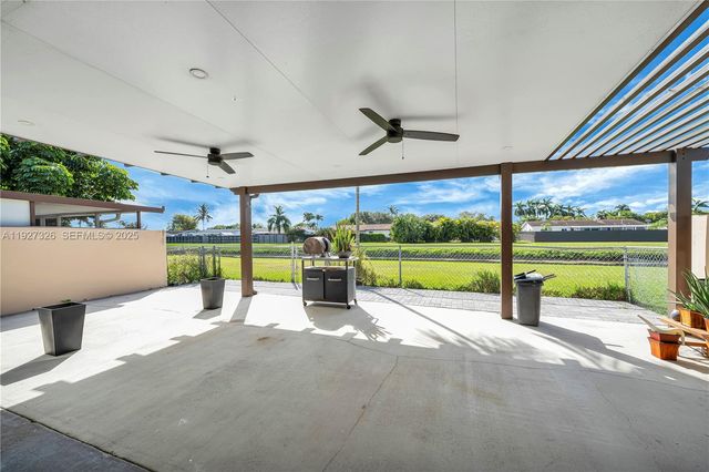 11974 SW 110th St Cir S, Miami, FL 33186