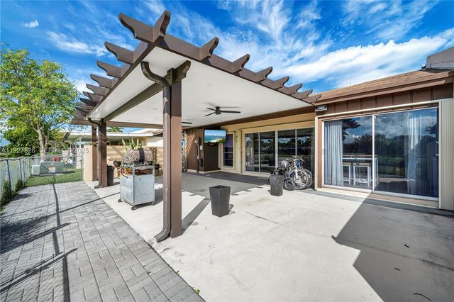 11974 SW 110th St Cir S, Miami, FL 33186