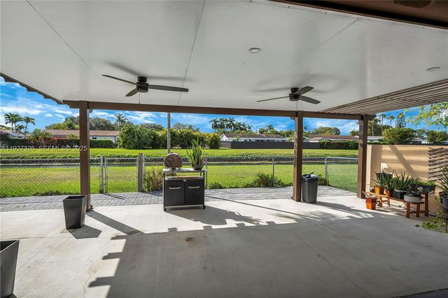 11974 SW 110th St Cir S, Miami, FL 33186