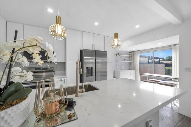 11974 SW 110th St Cir S, Miami, FL 33186